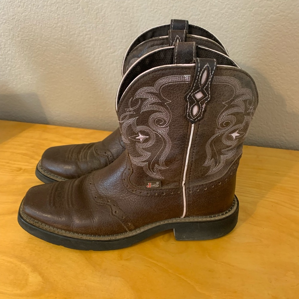 Justin cowgirl boots size 8.5